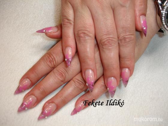 FEKETE ILDIKÓ. Körmösildi - üvegköröm 3D virággal díszítve - 2011-07-03 15:24