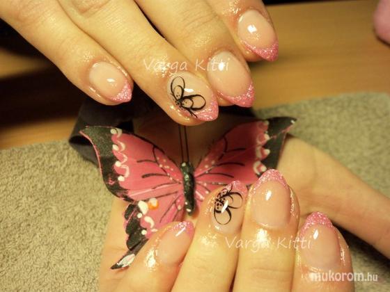 Varga Kitti - Akril virág - 2011-10-05 17:19