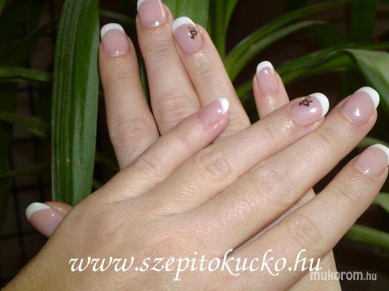 Kmettyné Adácsi Anita - Épített zselé - 2011-11-06 18:10