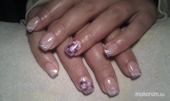 Nagy Nikolett - lila virágos - 2011-12-02 22:14