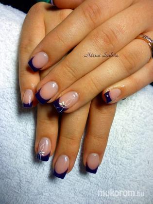 Hézsai Szilvia - Padlizsán fehér akrillal - 2011-12-18 08:54