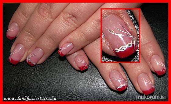 Adrienne - piros véggel karácsonyra - 2011-12-26 11:40