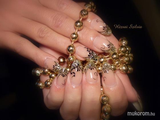 Hézsai Szilvia - Neki mindíg csillogós kell - 2012-01-08 14:35